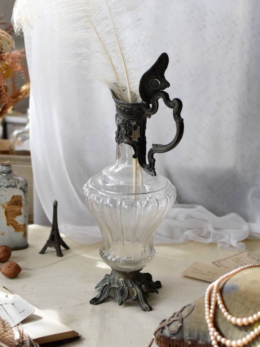 △メタル×ガラスの異素材の組み合わせが素敵なアンティークジャグを