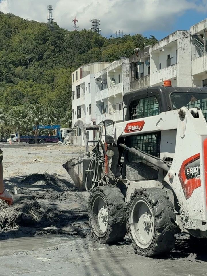 If you need healing today, get some claypot rice，it's really fragrant。