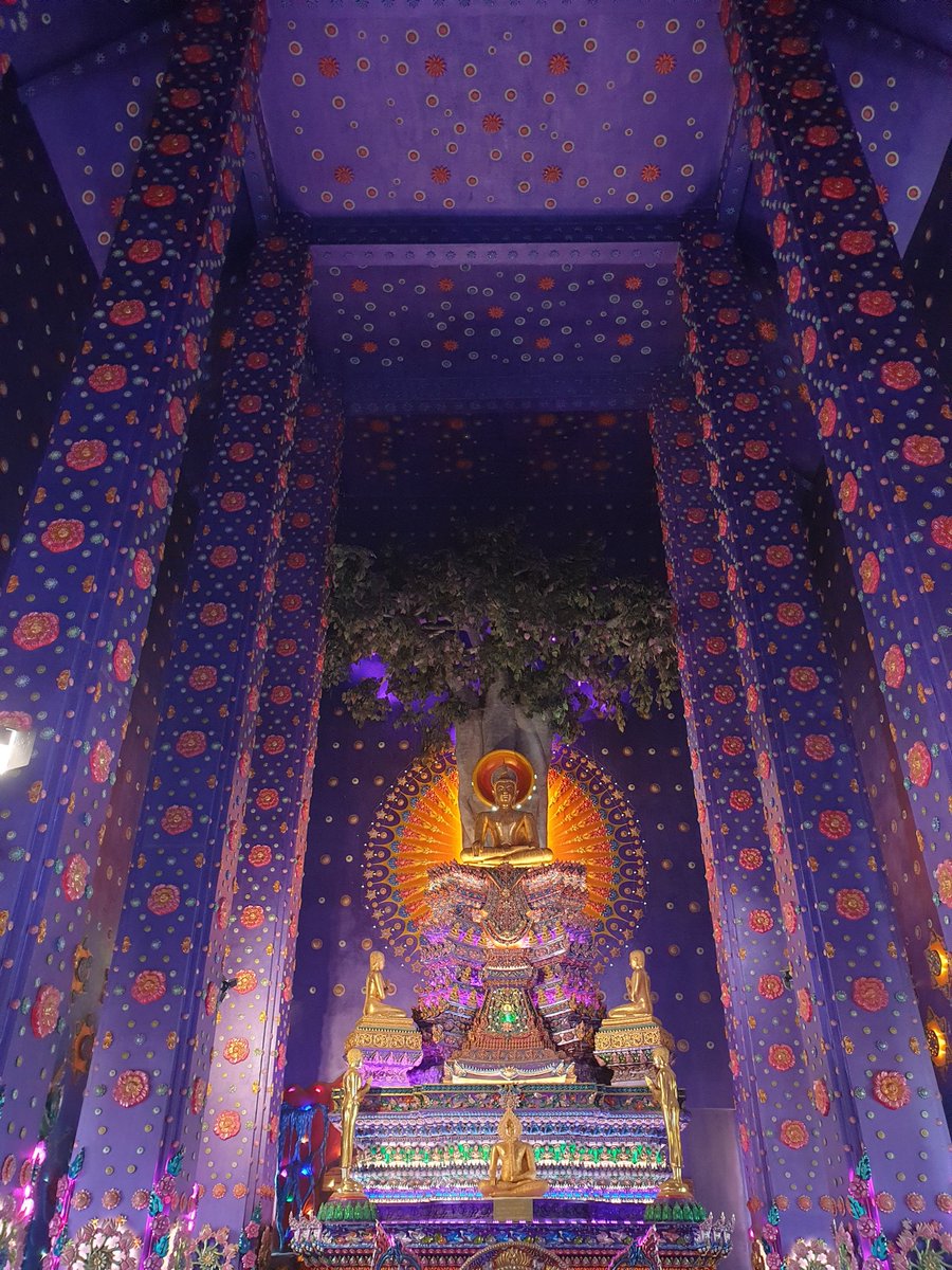 ล่าสุดเราไปยุดยา วัดนีมา  ขณะกำลังออกรถกลับบ้าน (รถยังไม่ทันออโต้ล็อค) ก็มีผู้หญิงฝรั่ง 3 คน เปิดประตูหลังมาถามว่า เข้า กทม. มั้ย จะขอติดรถไปด้วย 

นี่ก็เลิ่กลั่กกับแฟน เอาไงดีหว่าเพราะเราจะไปหาพ่อที่ลพบุรีต่อ ข้าวก็ยังไม่ได้กิน (ตอนนั้นบ่ายสามแล้วมั้ง) แต่คือวัดมันแบบไม่มีรถแน่ๆ