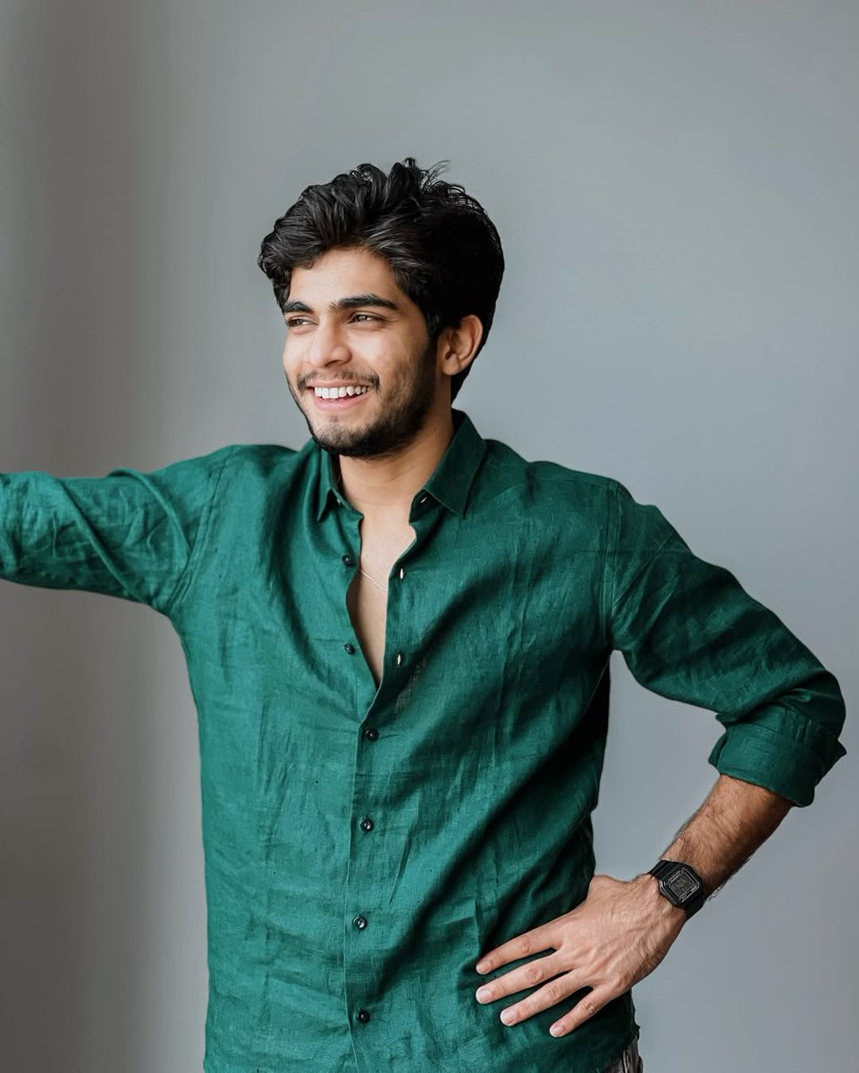 afsinX's tweet image. Heard that the Naslen - Madhu C Narayanan project is co written by Shyam Pushkaran and Muhsin Parari. Story is by KR Sunil (Thudarum).

#Naslen 📈💀🔥