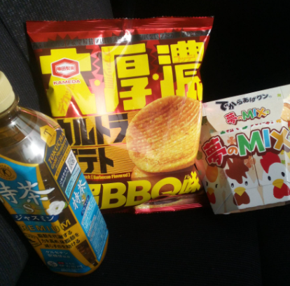 884harapeko's tweet photo. コンビニにマスクとのど飴を買いに行ったけど、コンビニから出てきたらこれ買ってた。 https://t.co/YY4UJQwdYS