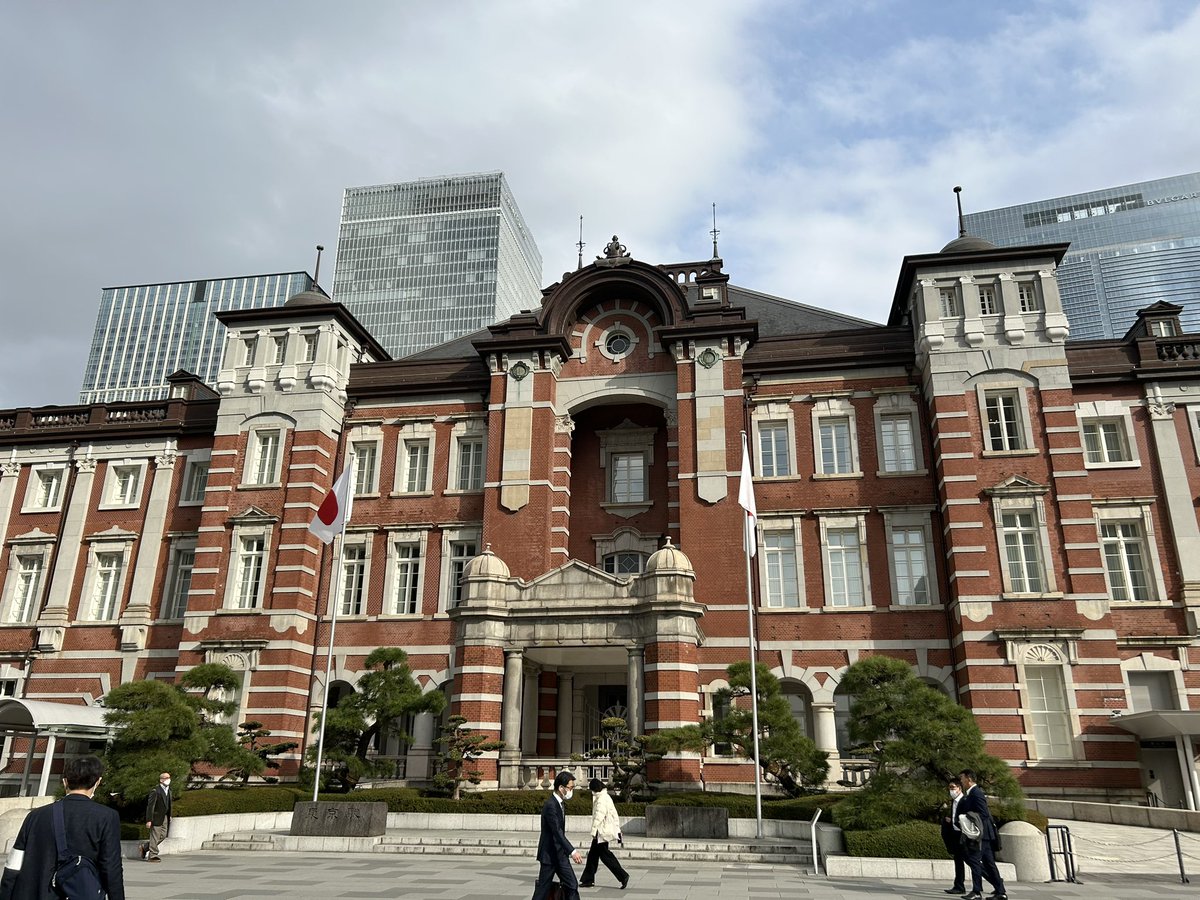 東京から帰ります
会っていただいた方、急遽飲みに来ていただいた方ありがとうございました！
また来ます！
一昨日、昨夜が楽しすぎたので、今後飲みに行く為だけに来ようかなとも考えてるのでその時は良ければお願いします🙏