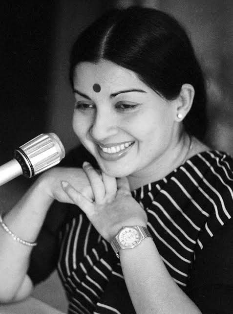 BharathVS26's tweet photo. Modi ah illa indha lady ah

 #Jayalalitha https://t.co/jPWSCsxRLH