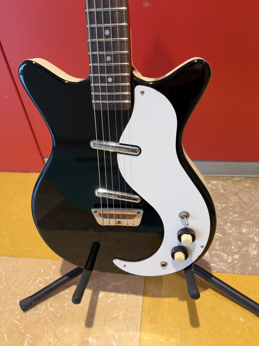 中古ギター入荷！】 Danelectro / 59 DC Black 木製サドル仕様、ダン