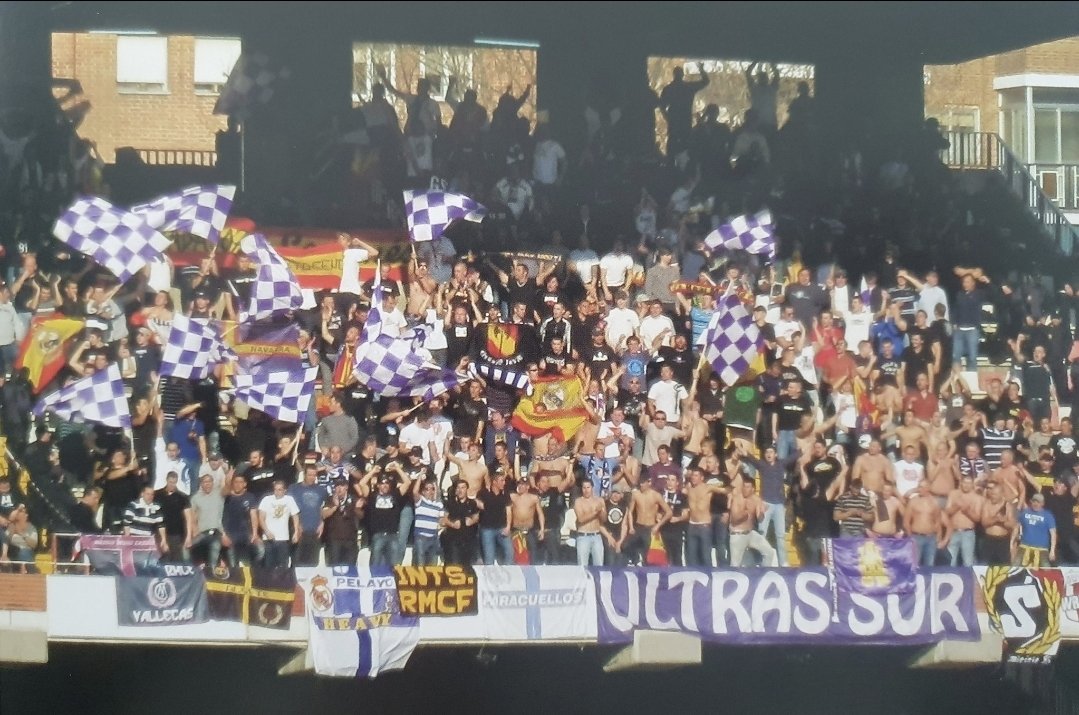 UltrasRMCF's tweet photo. 2011/12 Rayo Vallecano - Real Madrid.

Los hinchas madridistas acompaña al equipo en su visita a Vallecas. https://t.co/Nm2CNu8duf