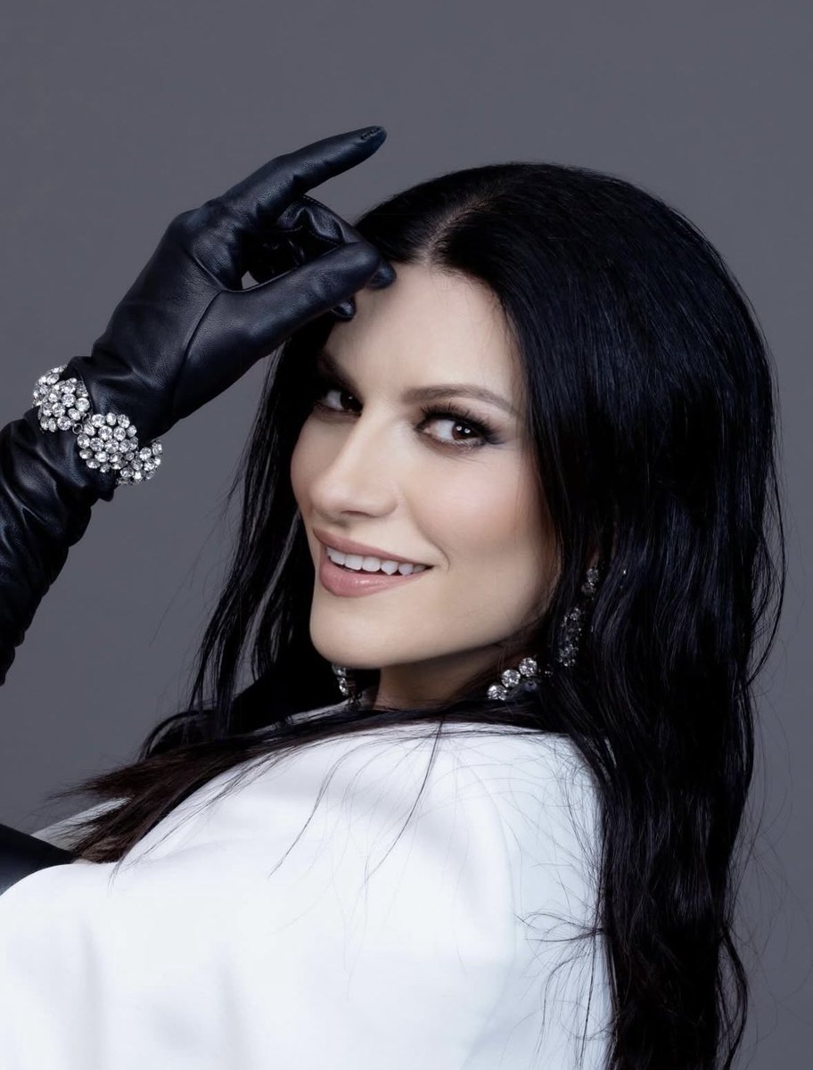 È arrivato il giorno…
Buon Sanremo a tutti e in bocca al lupo a te Lau💐🤍