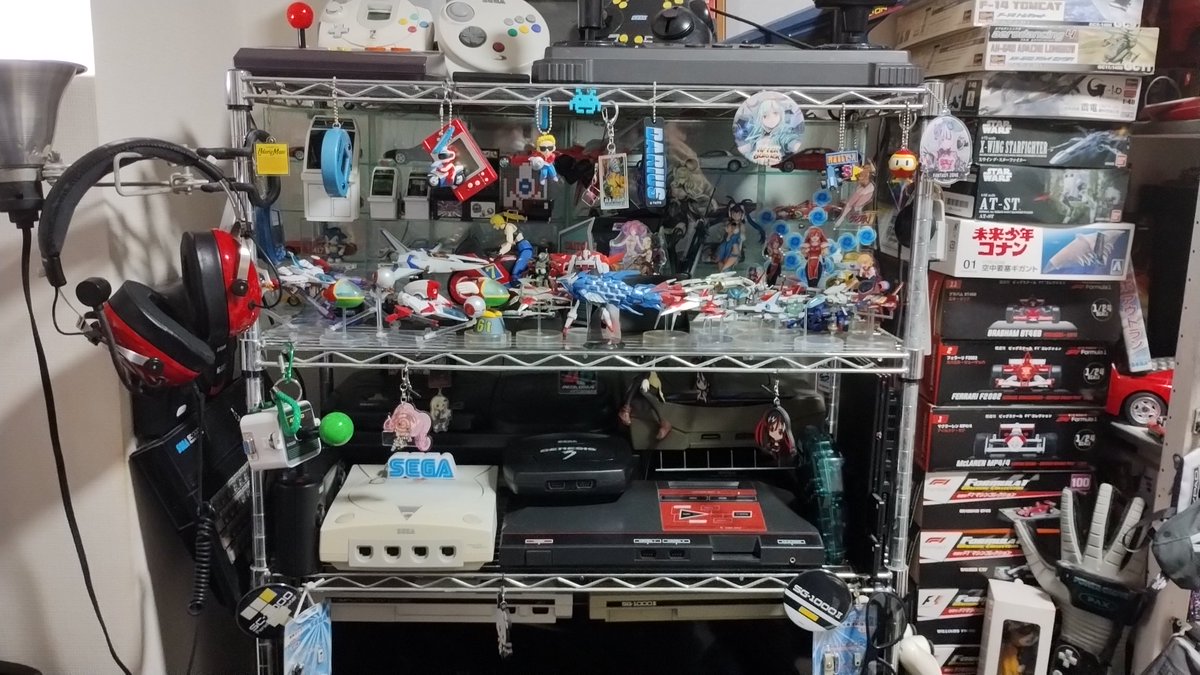 333SPGTO_X's tweet photo. #セガハード 棚 少しレイアウト整理しました。
TAITAN基板ミニチュアどっか行っちゃったけどw
#メガドライブ #セガサターン #ドリームキャスト #セガマークIII #SG1000II #SC3000 #NOMAD #GENESIS #SC3000 #MASTERSYSTEM #アストロシティ
動画は以前のレイアウト
➡https://t.co/gy4HjNlWko https://t.co/o3YwS27hBE
