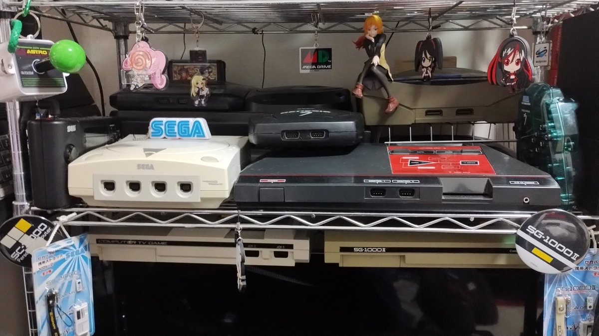 333SPGTO_X's tweet photo. #セガハード 棚 少しレイアウト整理しました。
TAITAN基板ミニチュアどっか行っちゃったけどw
#メガドライブ #セガサターン #ドリームキャスト #セガマークIII #SG1000II #SC3000 #NOMAD #GENESIS #SC3000 #MASTERSYSTEM #アストロシティ
動画は以前のレイアウト
➡https://t.co/gy4HjNlWko https://t.co/o3YwS27hBE