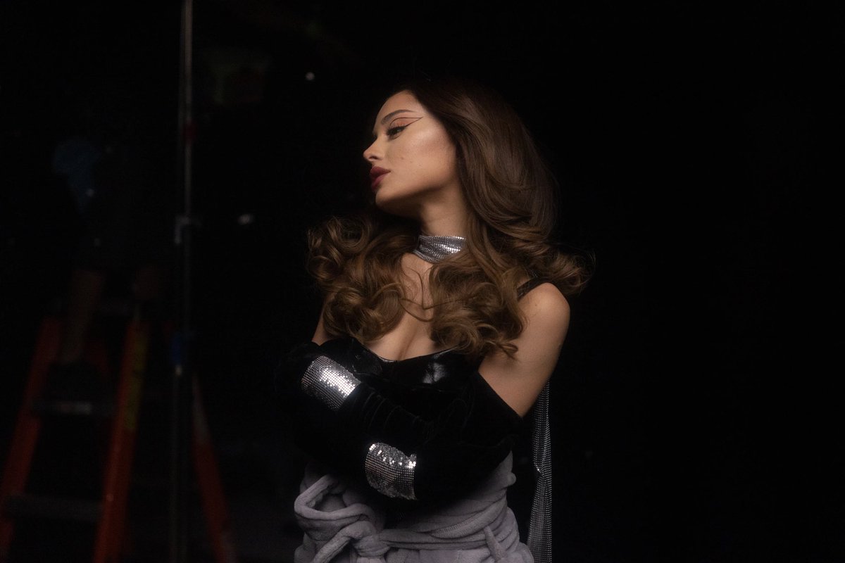raresofari's tweet photo. out of this world photoshoot for r.e.m. beauty (2021) https://t.co/E7hSqdv8Y3