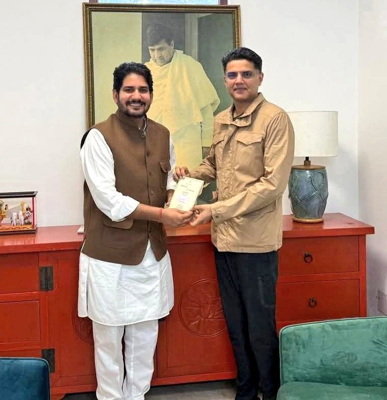 हिंदुस्तान के पायलट साहब से नागौर के पायलट ने मुलाकात कर शादी का निमंत्रण दिया 

गुरु+चेला ✅
<a href="/SachinPilot/">Sachin Pilot</a> <a href="/MukeshBhakar_/">Mukesh Bhakar</a>