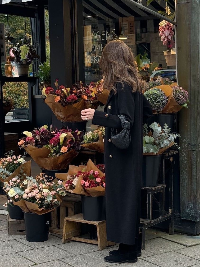 Diorgirlx's tweet photo. flowers https://t.co/qjuSlqu4GG