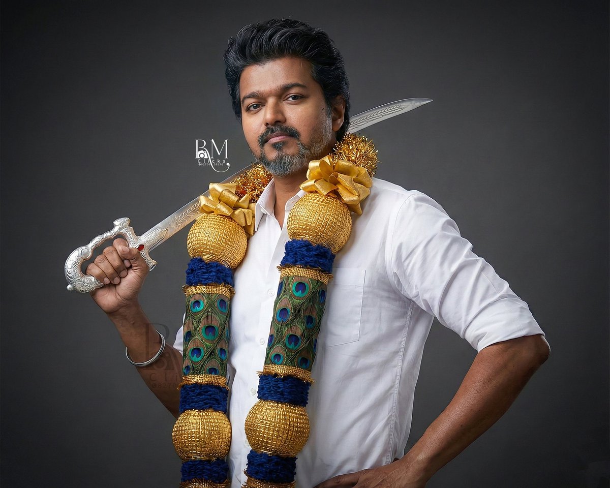 Akilan_offical's tweet photo. அண்ணன்
@actorvijay 👑💥...

#விசில்புரட்சி 
#TVKVijay #WhistleForTVK #TVK #ThalapathyVijay #தமிழகவெற்றிக்கழகம் https://t.co/i22YPwVS7b