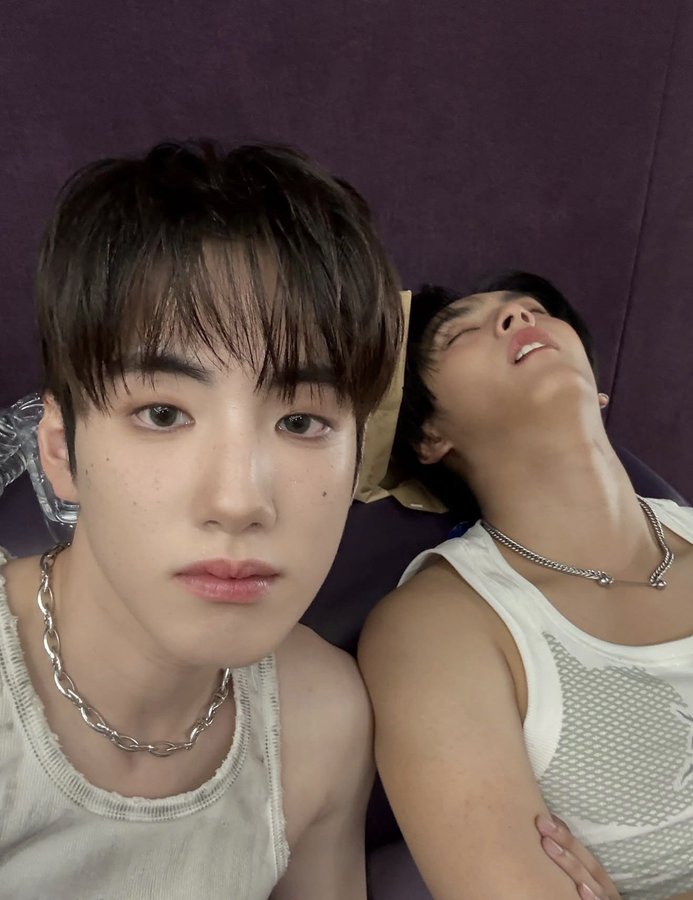 ตอนที่พวกคุณเกลียดเพื่อนผม เพื่อนผมนอนอยู่ท่านี้