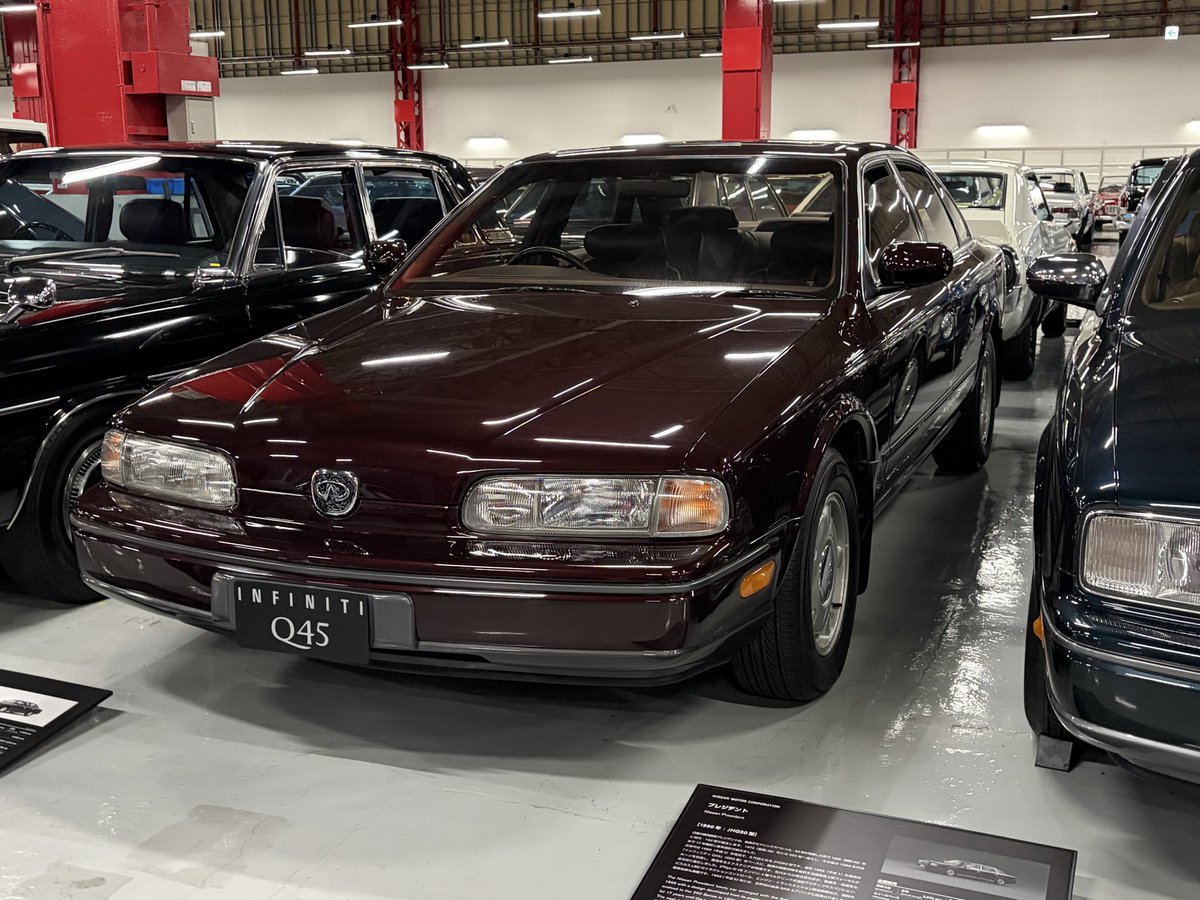 Q45とプレセア フロント似てるようで、見比べると結構違う