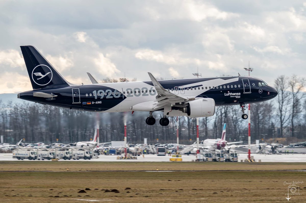 KrakowAirport's tweet image. W #KrakowAirport✈️ dziś duże zachmurzenie. Temperatura wynosi 4°C. Ciśnienie atmosferyczne 1011 hPa. Przelotny deszcz.☔️ Czujemy jednak lekki powiew wiosny.🌱 #flyKRK🩵 
📷 Dariusz Wesołowski #spotting