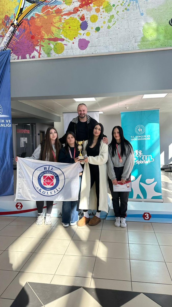 bil_trabzon's tweet photo. Trabzon il geneli Tenis İl Şampiyonası’nda okulumuz Bil Koleji olarak il üçüncüsü olmanın gururunu yaşıyoruz.
Bu anlamlı başarıda emeği geçen öğrencilerimizi ve öğretmenlerimizi tebrik ediyor, başarılarının artarak devam etmesini diliyoruz. 🏆🎾 https://t.co/CrVyI5Jko2