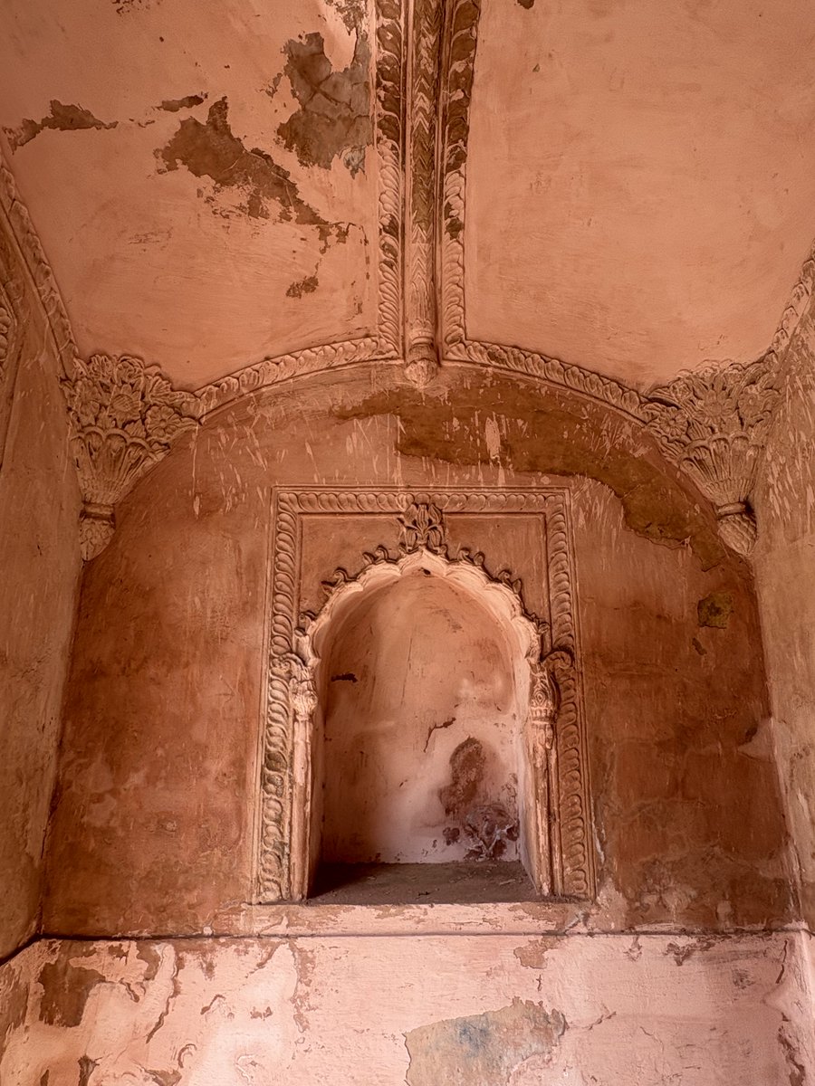 The importance of water 

With water such a scarce resource, rulers built tanks and canals like this Bara Talab in Rewari built by Rao Tej Singh in the early 19thc. Notice the stucco work details-acanthus leaves and multi-lobed flowers very typical of late Mughal architecture.