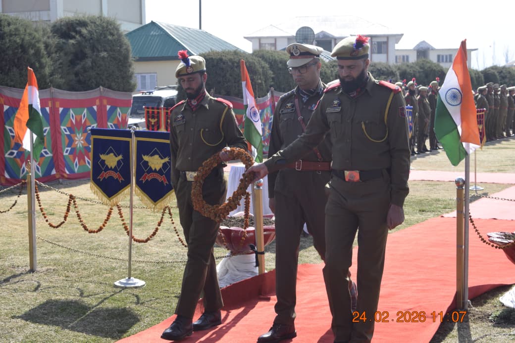 policekulgam's tweet image. Kulgam Police paid homage to  Martyr DySP Shri #AmanKumarThakur-JKPS who attained martyrdom on this day in Kulgam while fighting with terrorists at Turigam. #SSP #KGM &amp;amp;all officers paid homage by placing floral wreaths at the martyrs monument. @JmuKmrPolice @KashmirPolice @DigSkr