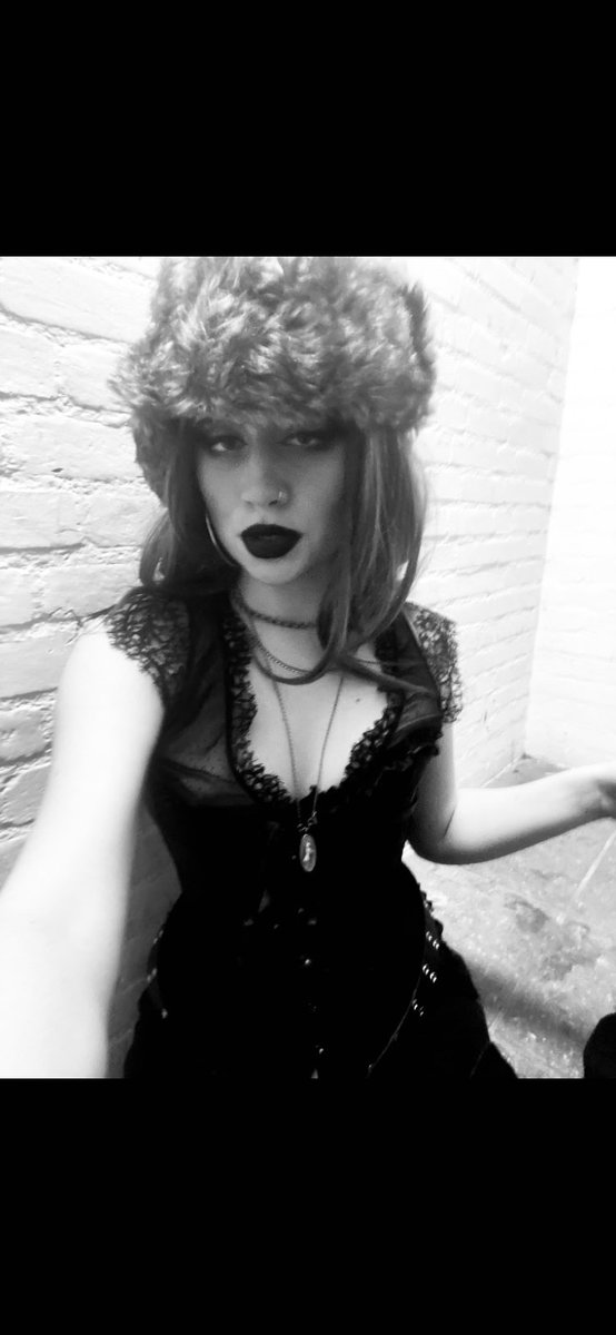 DevilishDonnaXO's tweet photo. Something you’ll never touch. 
In case you needed a little reminder. 

JULLIE HEBBEN WEER GELD BINNEN. Je weet wat het juiste is om nu te doen, inleveren!!!

https://t.co/SX6rXUzaXB

 #findomNL #findom #finsub  
#gothdominatrix #dominatrix https://t.co/3IPblueJsW