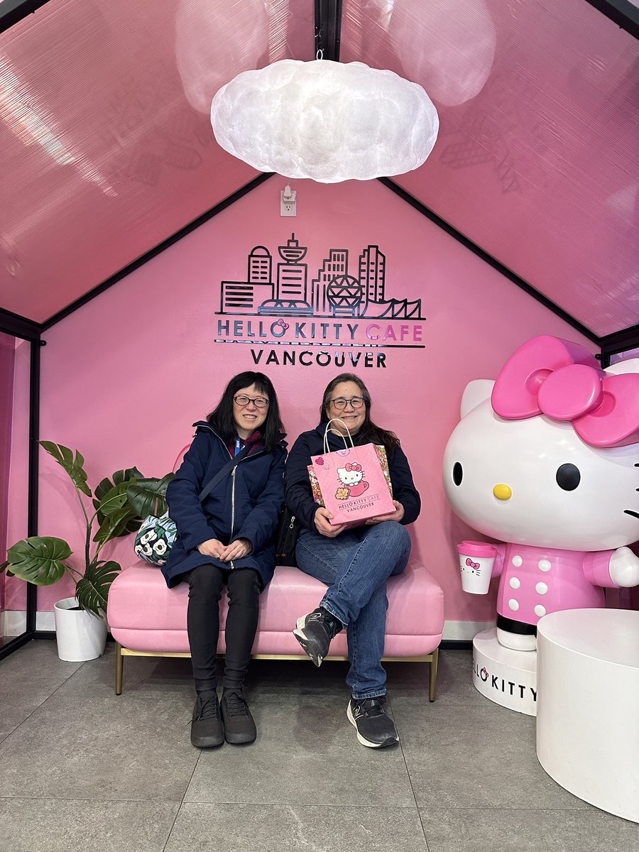 lorene1voice's tweet image. Playing tourist in #Vancouver with a friend. #HelloKittyCafe #ChibiTotoro at #Konbiniya Eating delicious udon noodles carbonara with seafood, BBQ unagi at #GuuIzakaya #YVReats