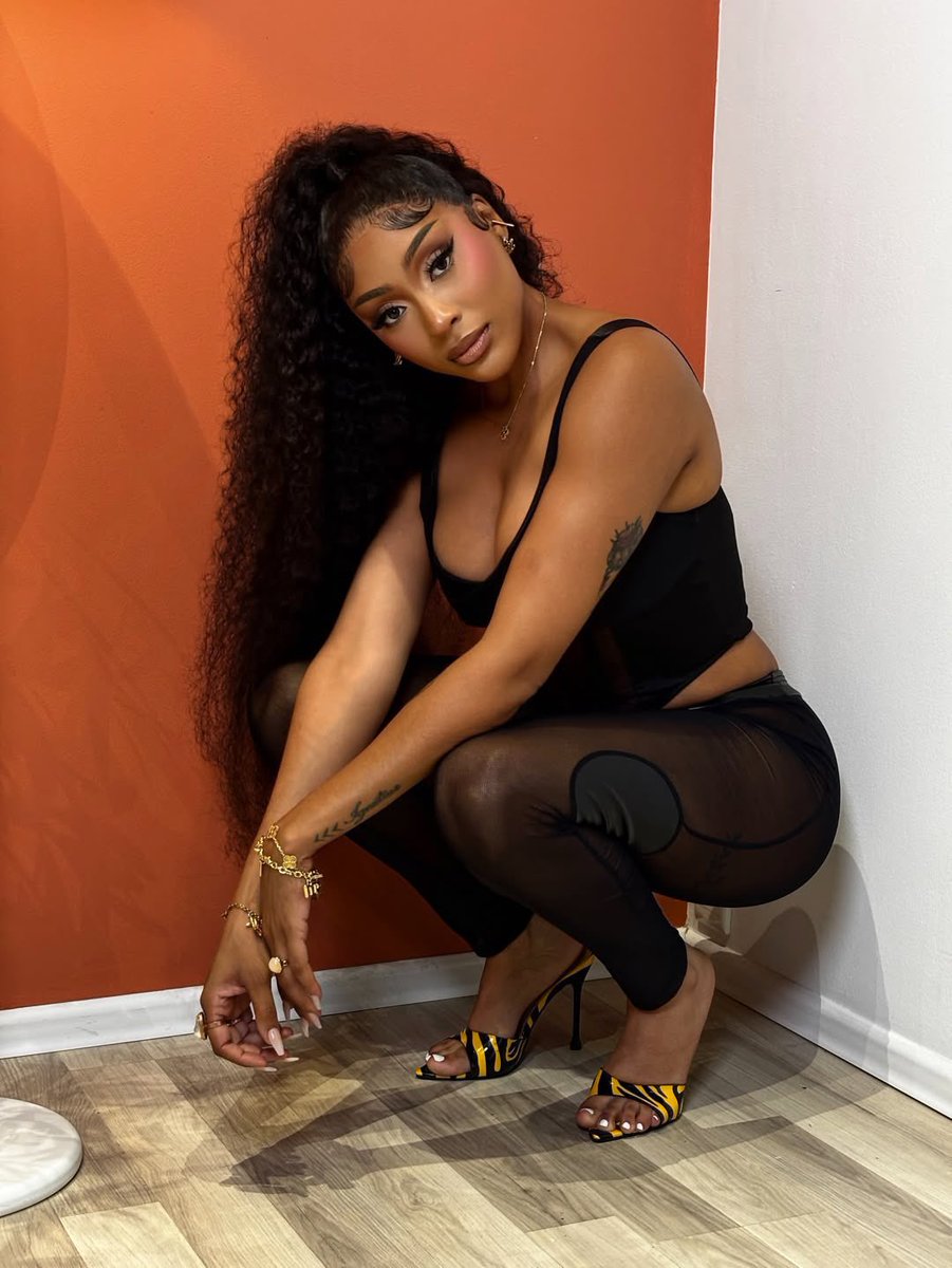 Man’s NOT Barry Roux tweet media