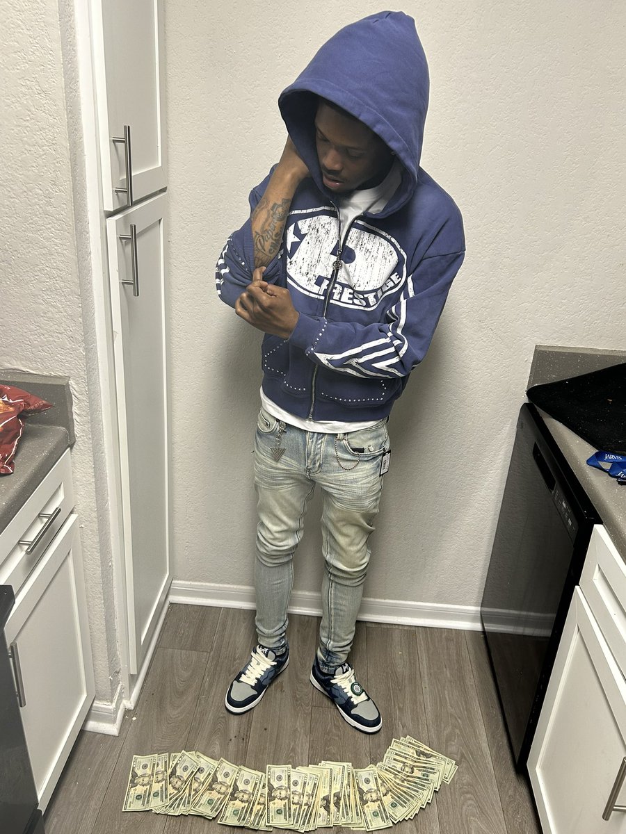 slimeystephh's tweet photo. 1of1s how tf ima miss I’ll rock anything tht gw tha kicks✨🫰🏾
#Memphis #explore #fypシviral https://t.co/7PktFQilvR