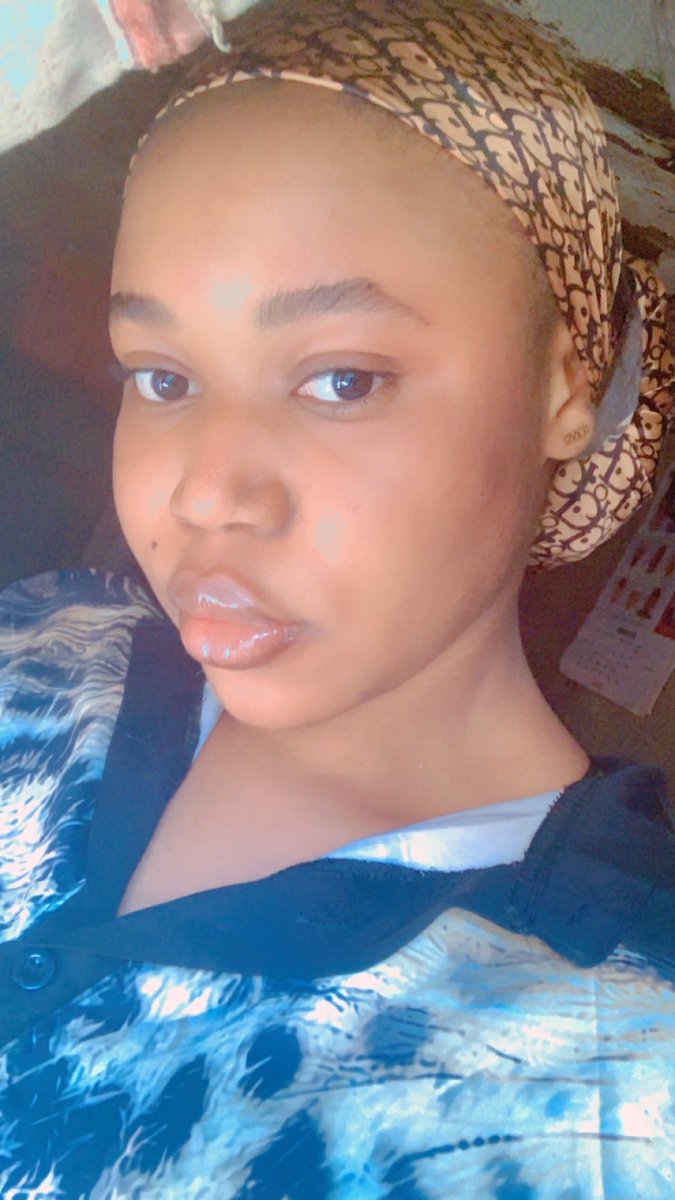 Favour9978's tweet photo. Dey get how ur baby go fine and you go know say no be ur money dey work 😂wait did you see fine girl today ❤️follow me and I’ll follow you back @Favour9978 🙏 https://t.co/xiOD9Ekt1c