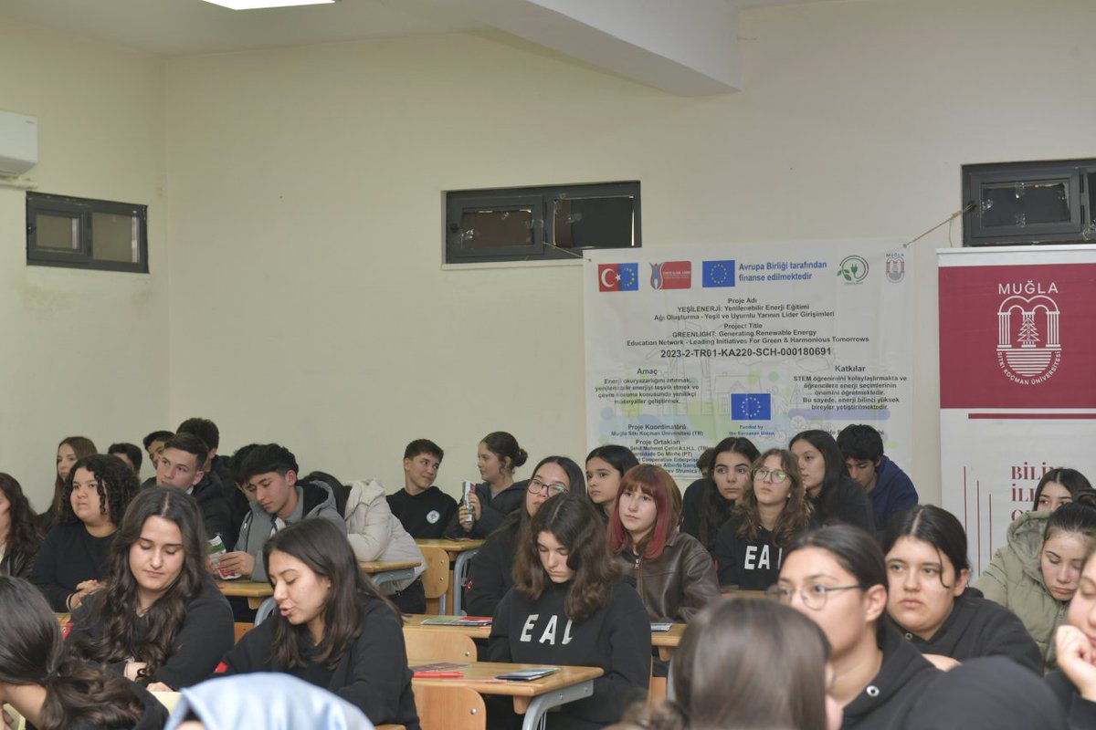 muglaedutr's tweet photo. Muğla Sıtkı Koçman Üniversitesi Bilim İletişimi Ofisi (MSKÜ BİO) tarafından, Avrupa Birliği destekli GREENLIGHT – Yenilenebilir Enerji Eğitim Ağı: Yeşil ve Uyumlu Yarınlar için Öncü Girişimler projesi kapsamında bilgilendirme ve etkileşim etkinliği gerçekleştirildi. 

Etkinliğe Hüseyin Ercan Ermaş Mermer Anadolu Lisesi ve Ula Şehit Öğretmen Sezgin Keçeci Anadolu İmam Hatip Lisesi öğrencileri katıldı.

🔗https://t.co/eea5BiZyax

@bilimiletisimio