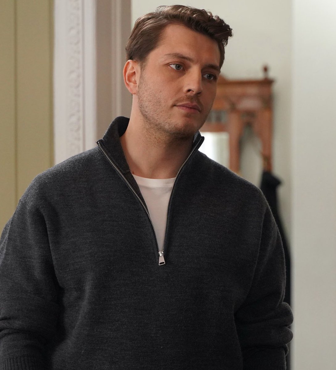 ريت مسلسلات الأثنين 👇🏻🔥 : 

١- المدينة البعيدة  >    " 14.18 "  ( نزل )   ❌  

٧- ابناء جنات   >    " 3.45 "    ( نزل )    ❌        

٢٠- تحت نفس المطر  >   " 1.85 "      ( نزل )   ❌

رمضان و مباراة ! طبيعي حتشوف هالنزول برغم ان المدينة يستحقق ارتفااعع ، حلقه كانت تاريخية 👍🏻