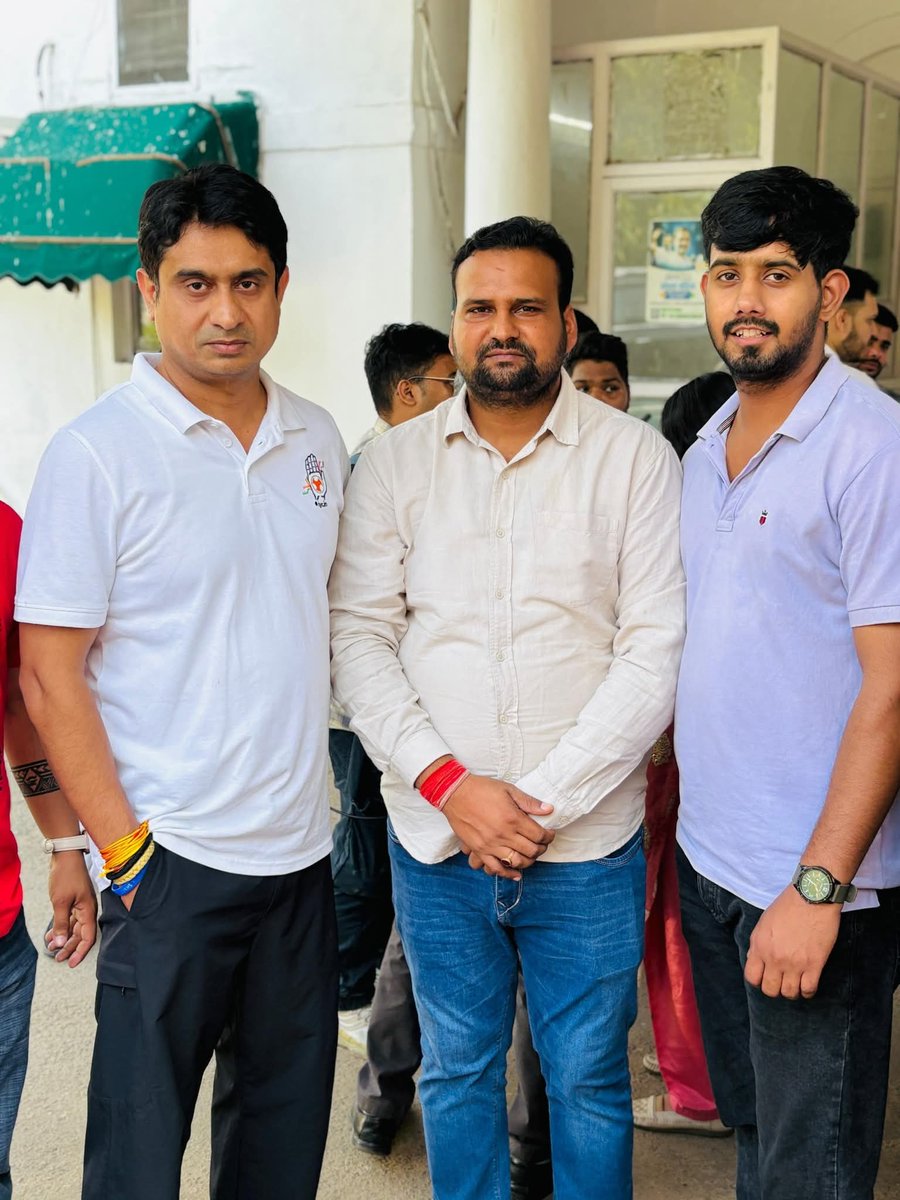 KrishanAttri_01's tweet photo. दिल्ली पुलिस द्वारा युवा कांग्रेस के राष्ट्रीय अध्यक्ष @UdayBhanuIYC जी की गिरफ़्तारी बेहद निंदनीय और शर्मनाक है। 

शांतिपूर्ण विरोध और प्रदर्शन करना हर नागरिक का संविधान द्वारा सुरक्षित अधिकार है - इसे दबाना लोकतंत्र का अपमान है।

जब लोकतंत्र को सत्ता हाईजैक कर लेती है, तब अपराधी मुक्त होते हैं और असहमति जताने वालों को हिरासत में डाल दिया जाता है। 

लोकतंत्र को कुचलकर कोई भी “मज़बूत” नहीं हो सकता - इसलिए ये कायरता मोदी सरकार की पहचान बन चुकी है।

हम डरने और झुकने वाले नहीं हैं। अन्याय के खिलाफ लड़ते रहेंगे, तानाशाह सरकार से सवाल पूछते रहेंगे।

जय हिंद 🇮🇳
जय कांग्रेस ✋

#IStandWithYouthCongress
#RightToProtest
#ReleaseUdayBhanuChib 
#ReleaseIYCLeaders

@RahulGandhi @ManishSharmaIYC @IYC