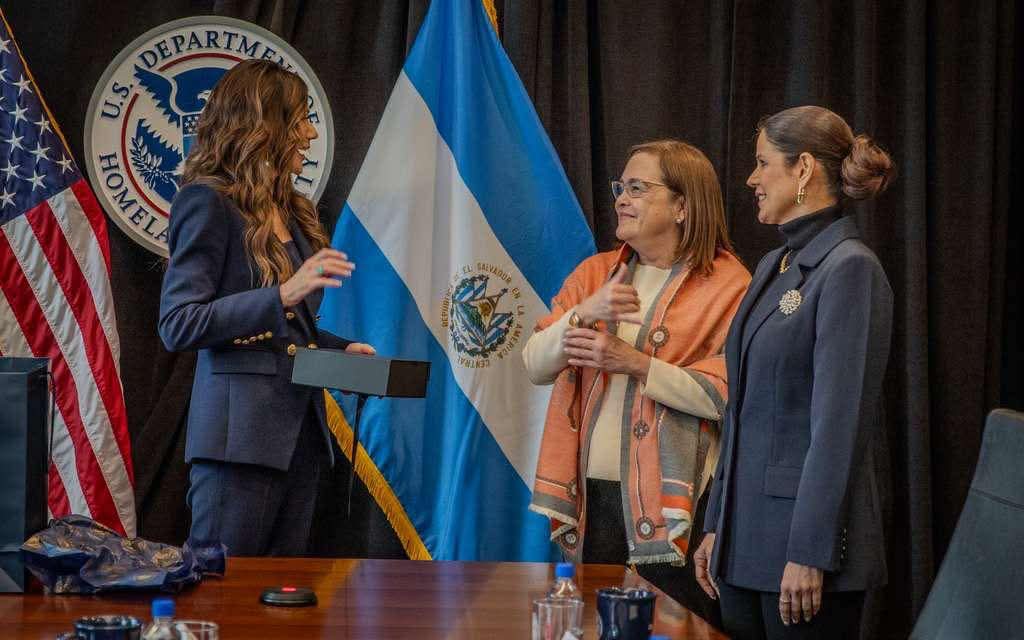 chatacortez's tweet photo. Y la diaspora pues? 🤦🏼‍♀️🤦🏼‍♀️🤦🏼‍♀️ https://t.co/aTRsLXzEf5