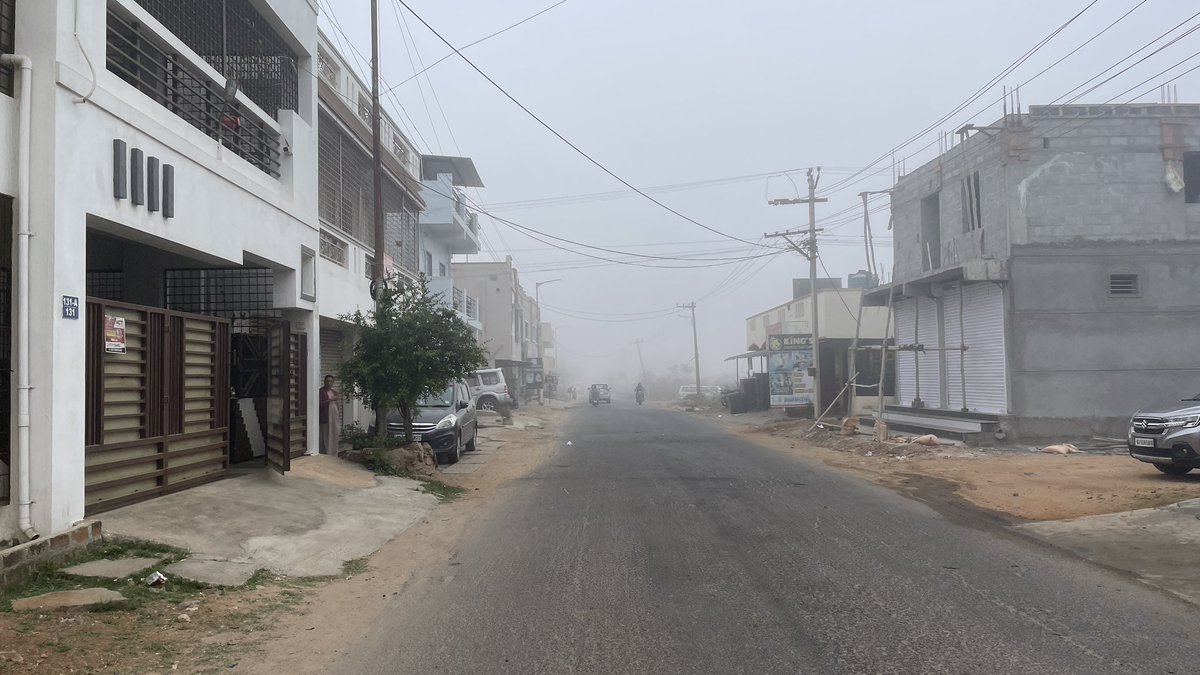 meyyappanram's tweet image. It’s Feb’24th and see how it looks like #Hosur #Chill #Bliss forget #Bengaluru Hosur is one place people love to be settled and work. Only thing is govt needs to plan better infra to accommodate the growth in companies and population.