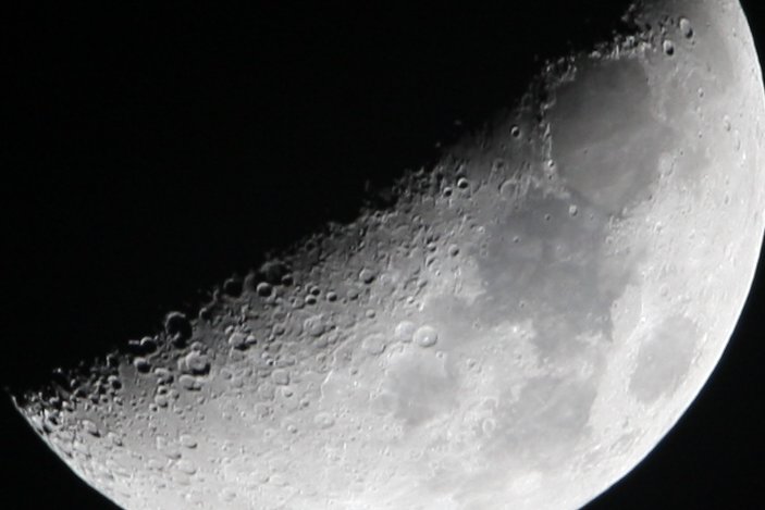 elguerolanchero's tweet image. #moon #sliced #lookup Have a slice of moon tonight .
 Waxing Crescent 47% illuminated tonight