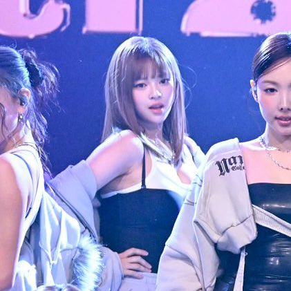 adobomochi's tweet photo. JEONGYEON LOOKS SO SICKENING HELLOO??!!? https://t.co/xm2xvrCPuB