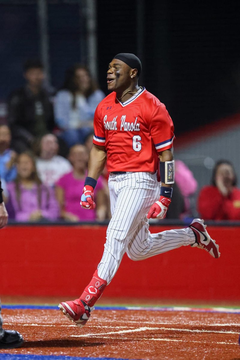 ℂ𝔸ℝ𝕃𝕆𝕊 “𝕝𝕠𝕤“ ℝ𝕆𝔹𝕀ℕ𝕊𝕆ℕ 𝕁ℝ tweet media