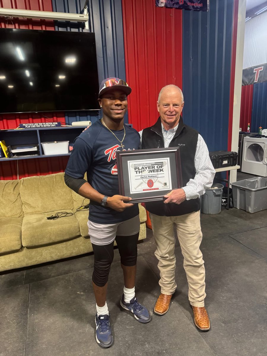 ℂ𝔸ℝ𝕃𝕆𝕊 “𝕝𝕠𝕤“ ℝ𝕆𝔹𝕀ℕ𝕊𝕆ℕ 𝕁ℝ tweet media