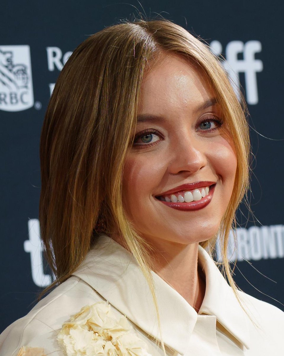 Stats Globe tweet media