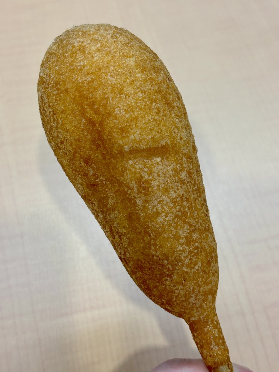 アメリカンドッグは何もつけずに食べる派です