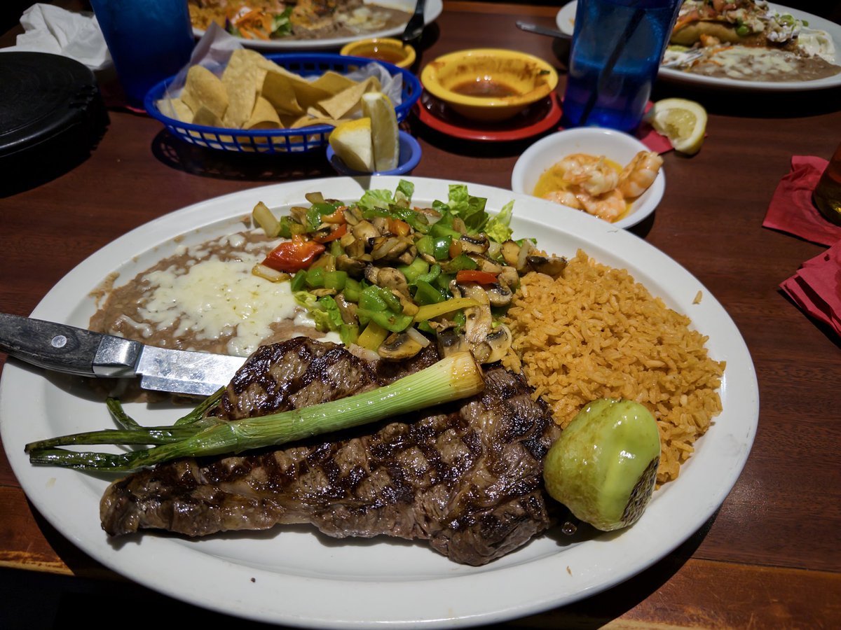 Calzotron tweet media