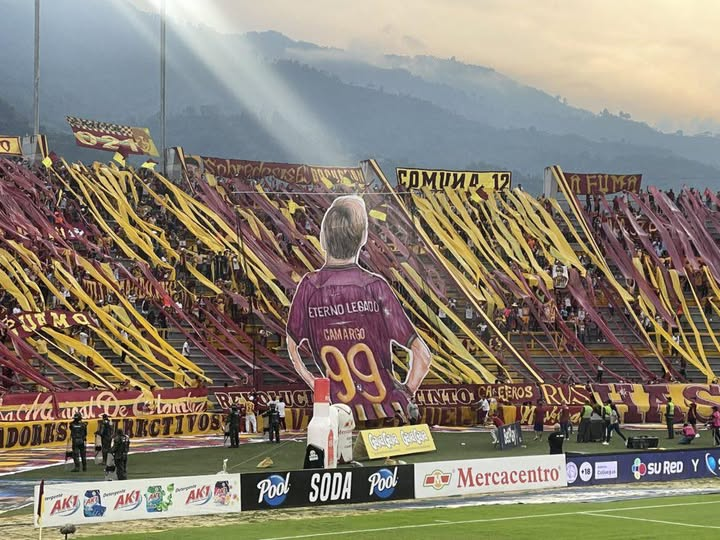 Se nos paso hacerlo en ETYV JAJA entonces lo sorteamos por aqui.

Boleta Oriental para el partido ante Tachira y ante Atletico Nacional.

Requisitos:
- Follow.
- Me gusta y RT.
- Deje en comentario el primer recuerdo que tiene en el estadio.

Daremos el ganador el miercoles en