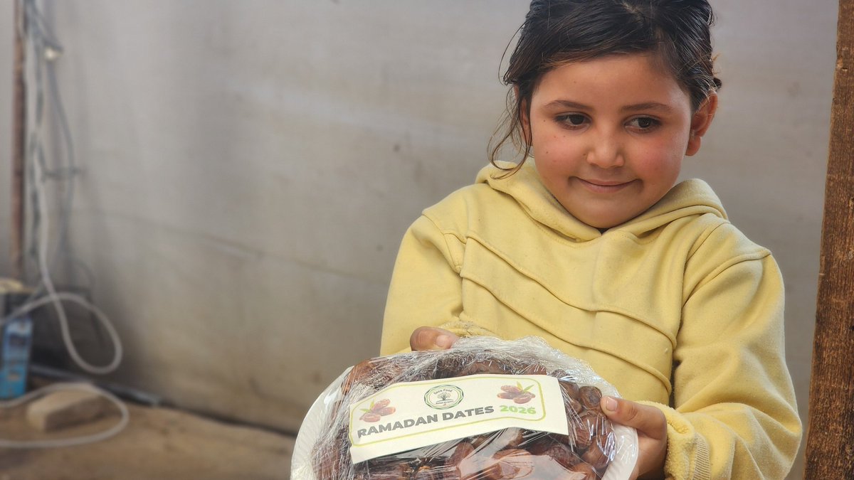 200 families still waiting for their share of Ramadan dates 🌙

$5 only covers dates for one family.
Small amount, big impact.

If you can’t donate, please repost or comment so it reaches more people. Every share really helps.

Donate here:
chuffed.org/project/4444-g…