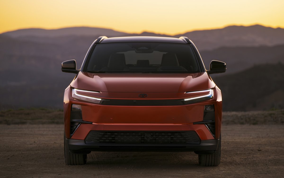 responsejp's tweet image. トヨタ『C-HR』新型、338馬力デュアルモーター搭載の電動SUVクーペに…米国発表
response.jp/article/2026/0…

#新型車 #トヨタ #CHR #電気自動車