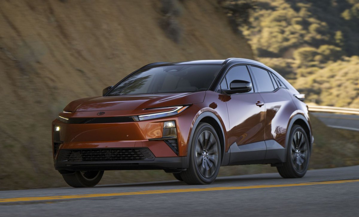 responsejp's tweet image. トヨタ『C-HR』新型、338馬力デュアルモーター搭載の電動SUVクーペに…米国発表
response.jp/article/2026/0…

#新型車 #トヨタ #CHR #電気自動車