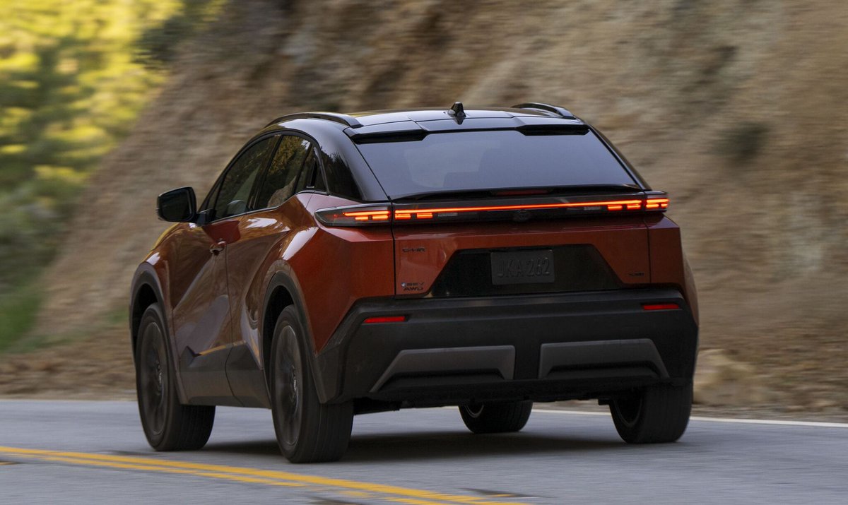 responsejp's tweet image. トヨタ『C-HR』新型、338馬力デュアルモーター搭載の電動SUVクーペに…米国発表
response.jp/article/2026/0…

#新型車 #トヨタ #CHR #電気自動車