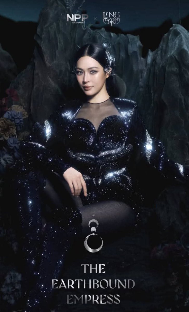 The Goddess of all gays...The Sunlit Goddess, and The Earthbound Empress 🩶🩶🩶
LINGORM👈