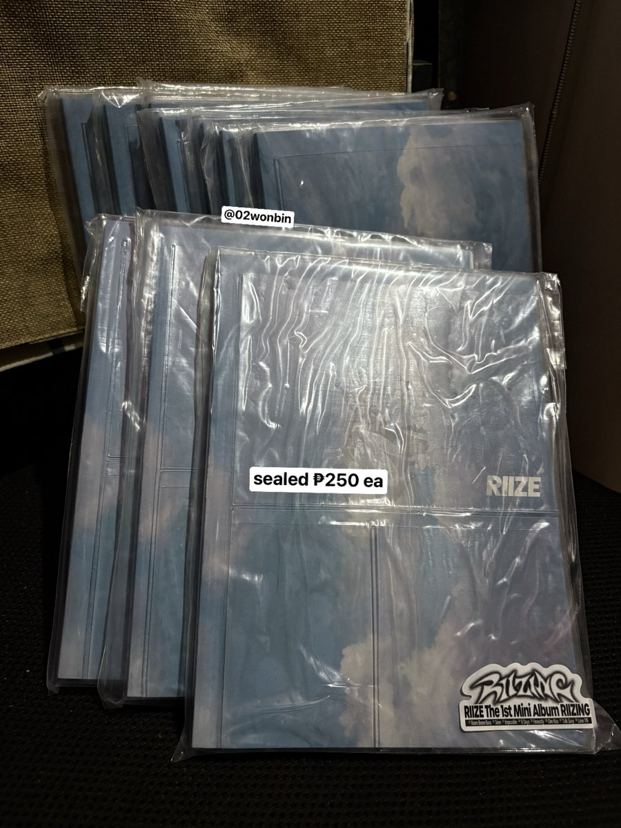 :¨ ·.· ¨:⠀
 `· . ୨୧ #solcart – wts lfb riize ph                    

1st mini album riizing collectbook ver.

★ ₱250 + pf + sf.
★ PAYO. onhand sealed. 

                          dm if inch !

🏷️ riize wonbin anton sohee eunseok sungchan shotaro album pc photocard ph