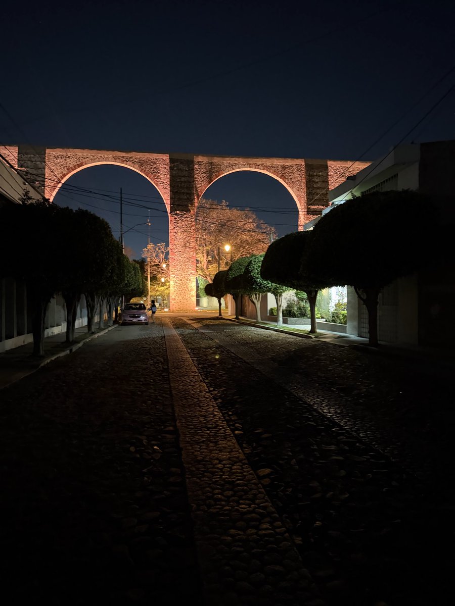 abarrazam's tweet photo. Presidente! Tenemos desde la semana pasada reportando que no hay luz en carretas @FeliFerMacias. Cuando podrán atendernos? @qromunicipio @spublicosqro https://t.co/Uahu9kAYBE