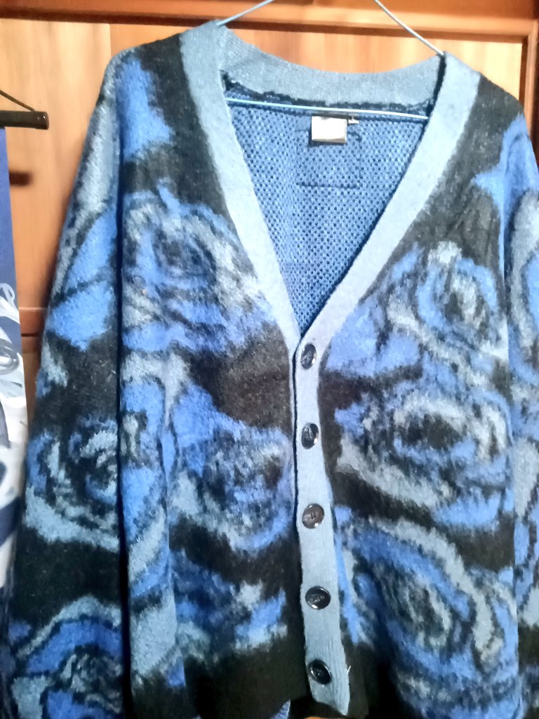 Adotomyグッズ届いたーー💙 Adoちゃん色満載 青薔薇カーディガン 最高