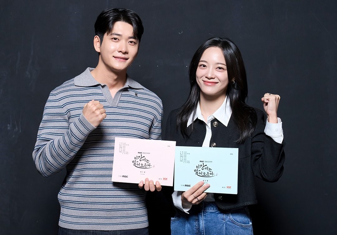 Moon River (2025)

Cast

Kim Sejeong    (Park Dal-I)
Kang Tae-ho    (Crown Prince Yi Gang)