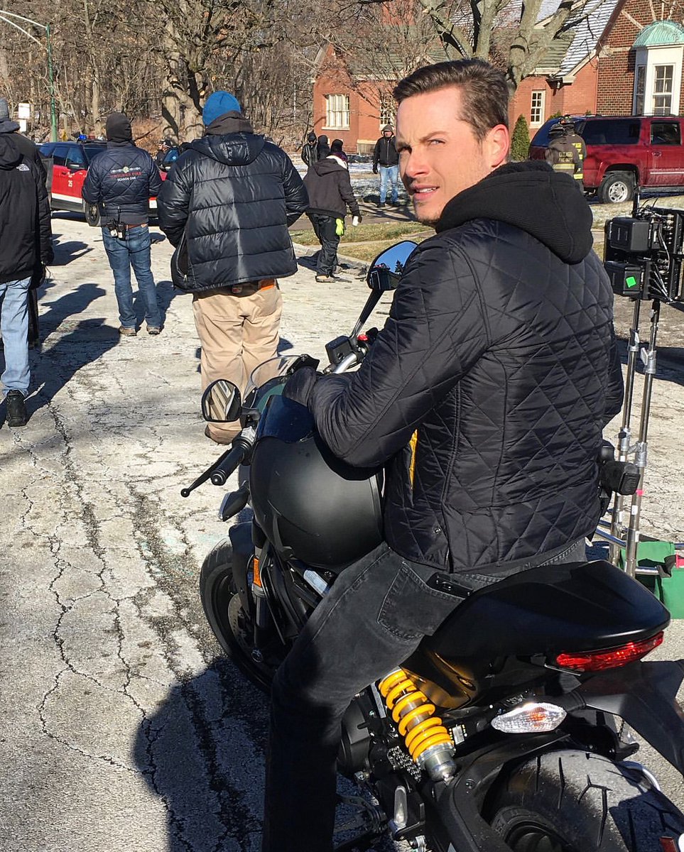 Ocelotl_Mx's tweet photo. 🎥#JesseLeeSoffer in #ChicagoPD🫂💖
Remembering Random Moments BTS Jess
#JayHalstead #TheHalsteads #UpsteadEndGame #Upstead #UpsteadForever #JusticeForUpstead #MemoriesHalstead #TrasseFans #WesMitchell https://t.co/tLvSjPuasH